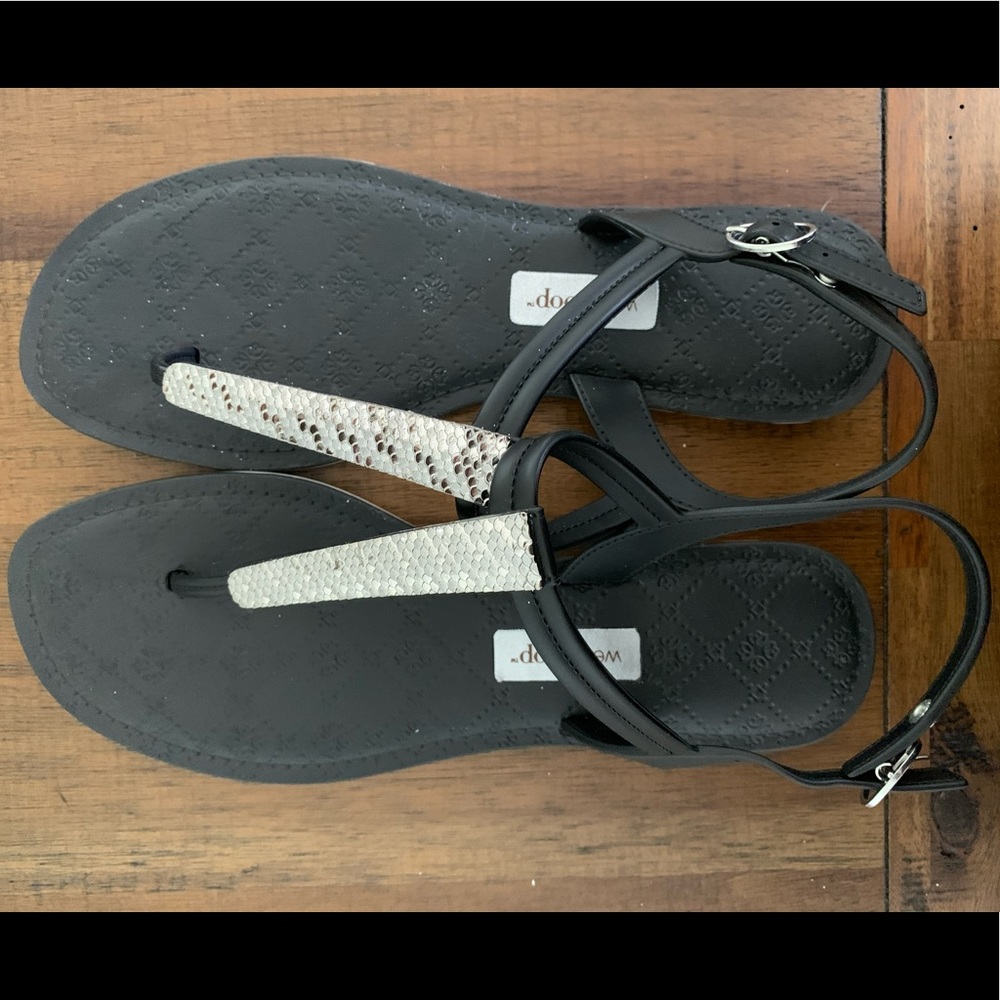 Strapped sandals with rhinestone details.